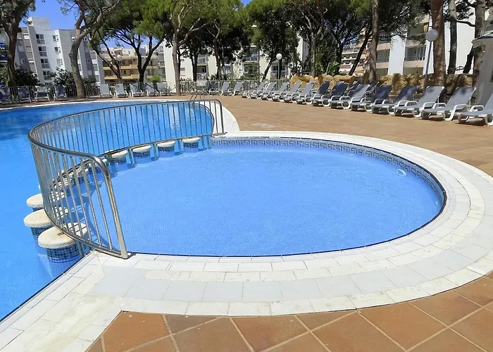 Rentalmar Blue & Pool 3* Салоу